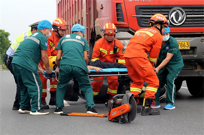 林周沛县道路救援